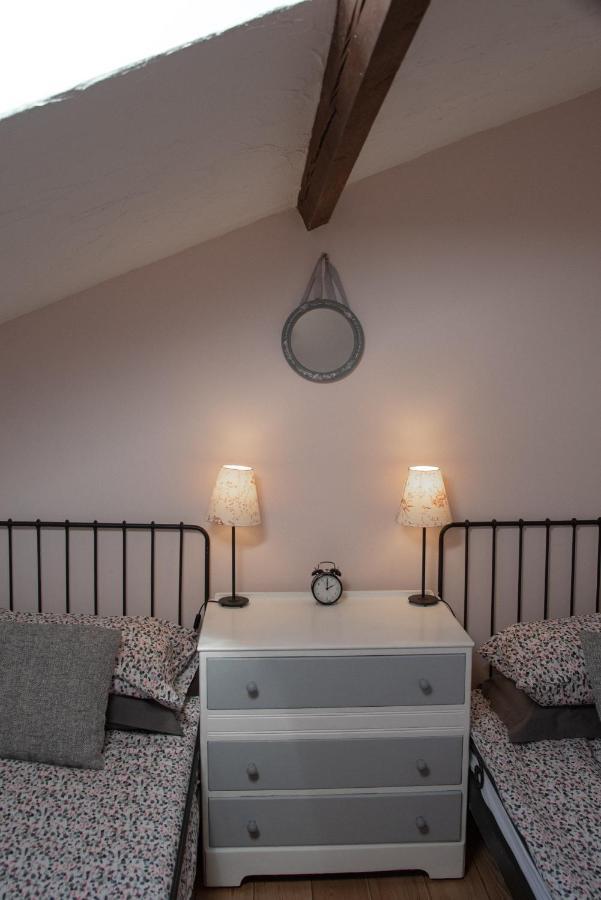 Lavender House - Traditional Stone House Oozing Charm And Character Cersay Exterior foto