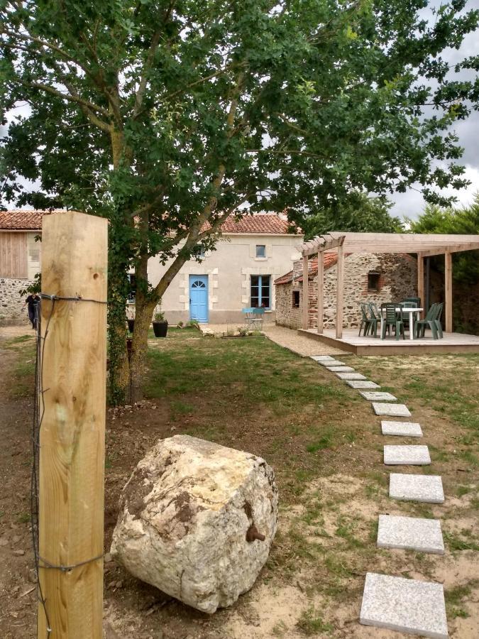 Lavender House - Traditional Stone House Oozing Charm And Character Cersay Exterior foto